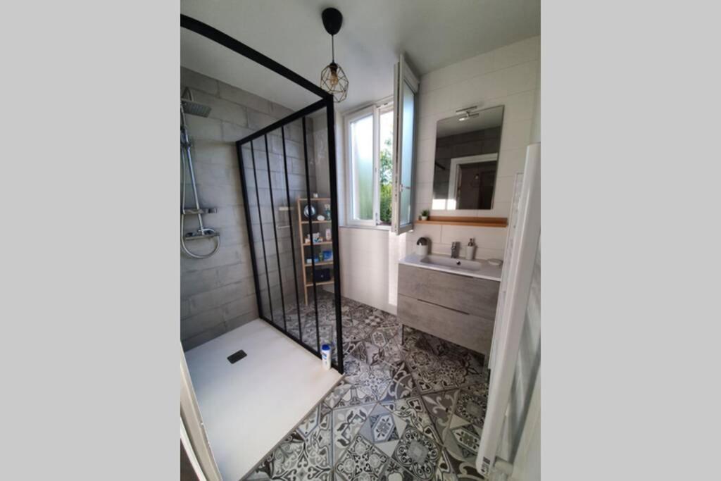 Appartement Spacieux, Wifi ,Cafe A Volonte Blaye-Les-Mines Buitenkant foto