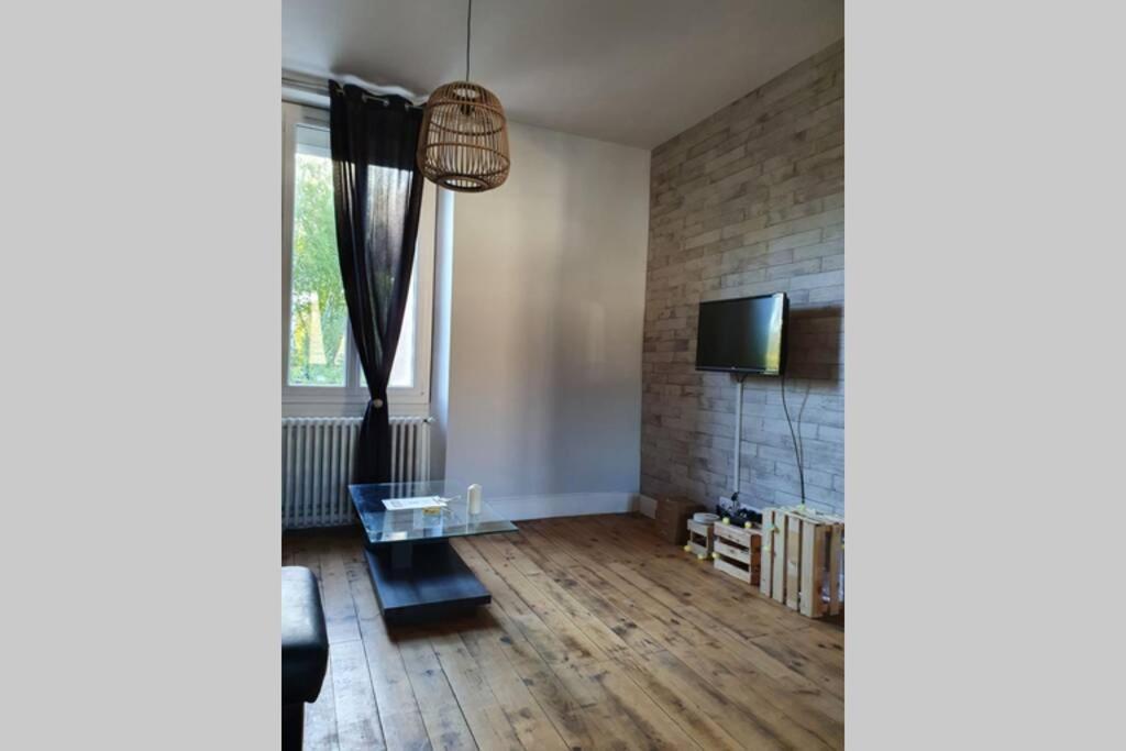 Appartement Spacieux, Wifi ,Cafe A Volonte Blaye-Les-Mines Buitenkant foto